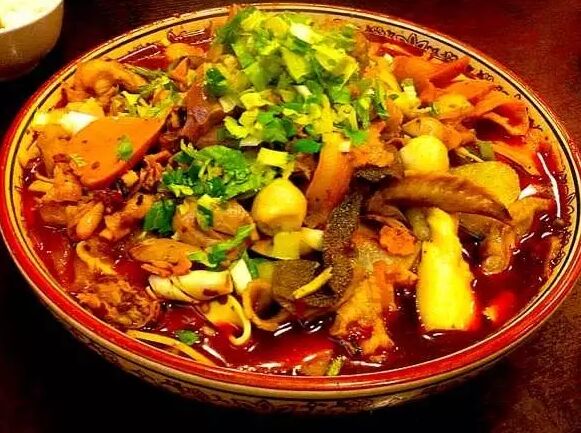 成都人经常吃的砂锅冒菜